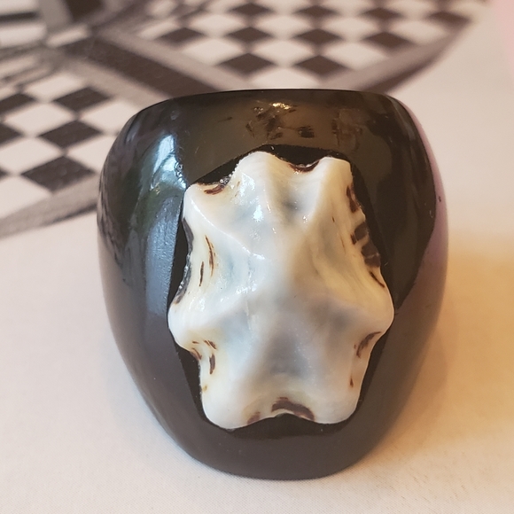 Vintage Chunky Ring Acrylic Seashell 1970sBlack - Picture 8 of 9
